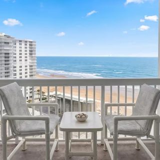 Suite balcony thumbnail