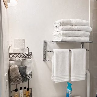 Studio bathroom detail thumbnail