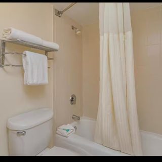 Studio bathroom thumbnail