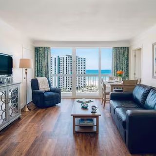 Suite living room thumbnail