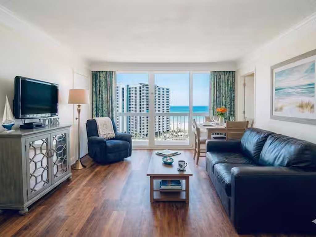 Suite living room with ocean view